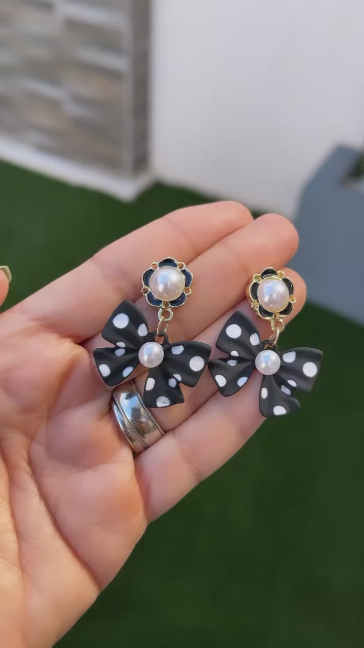 Aretes de lazo con lunares